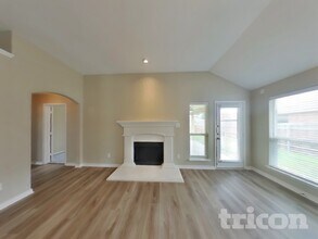 437 Creek Bend Dr in Saginaw, TX - Building Photo - Building Photo