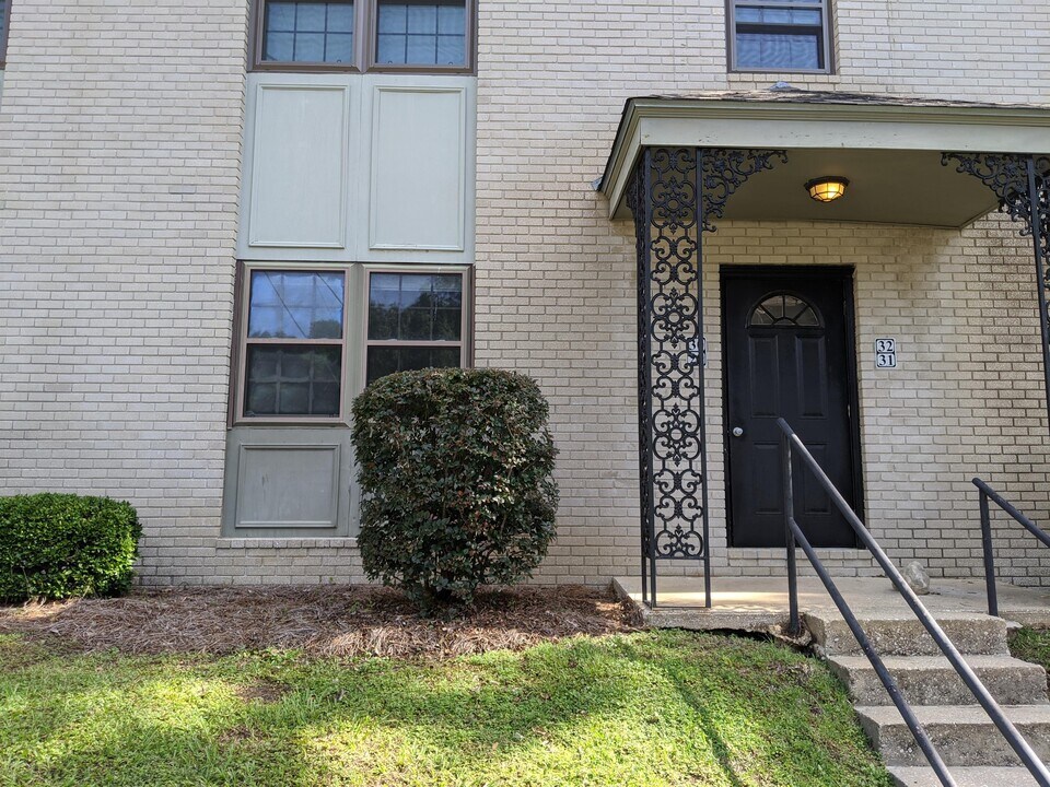 1951 N Meridian Rd in Tallahassee, FL - Building Photo