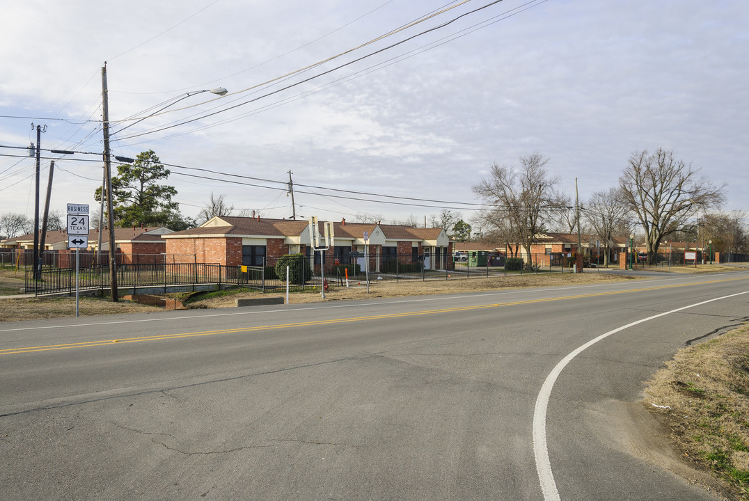 1291 W Dallas Ave in Cooper, TX - Building Photo