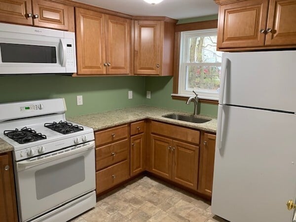 12 Waverley St in Waltham, MA - Building Photo - Building Photo