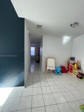 10470 SW 16th St in Pembroke Pines, FL - Building Photo - Building Photo