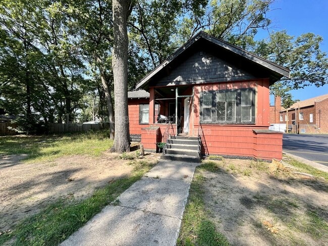 property at 2513 Sanford St