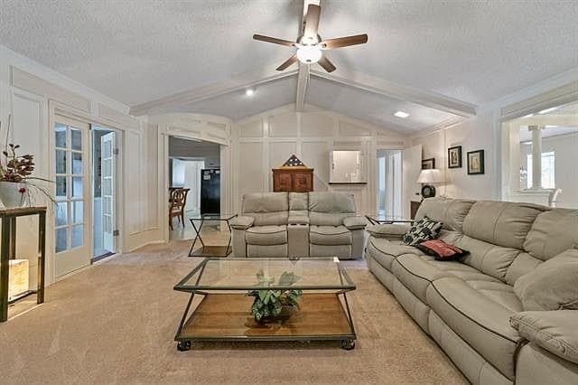 1310 Pecan Valley Dr in Garland, TX - Foto de edificio - Building Photo