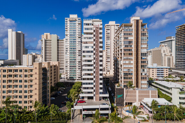 Ala Wai Town House in Honolulu, HI - Building Photo - Building Photo