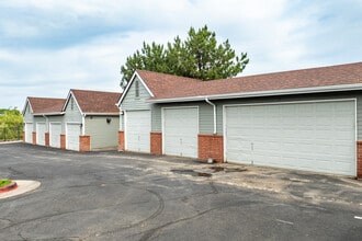 Spring Hollow in Brighton, CO - Foto de edificio - Building Photo