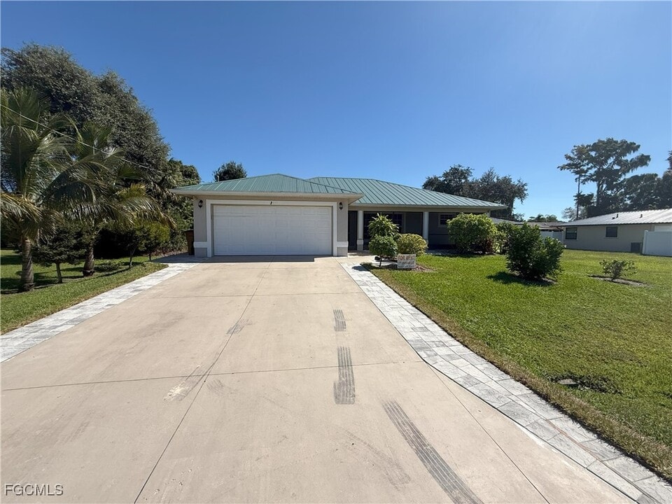 13441 Caribbean Blvd in Ft. Myers, FL - Building Photo