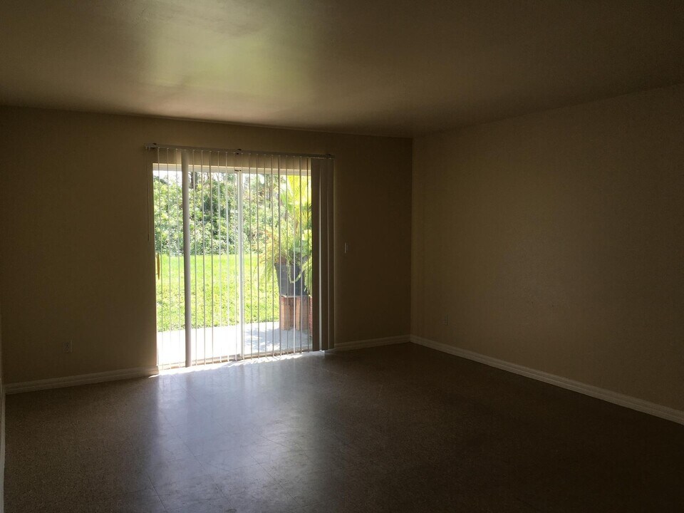 2805 Hightower Ave S in Lehigh Acres, FL - Building Photo