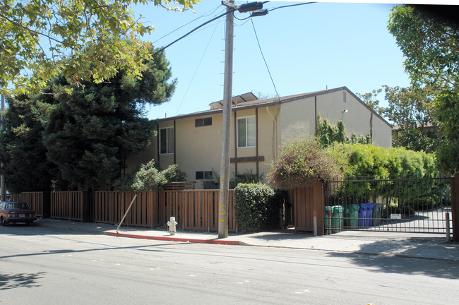 117-121 Tewksbury Ave in Richmond, CA - Building Photo - Building Photo