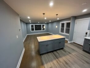 8212 Kilpatrick Ave, Unit 2 in Skokie, IL - Foto de edificio - Building Photo