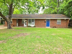 3744 Honeysuckle Rd in Montgomery, AL - Building Photo