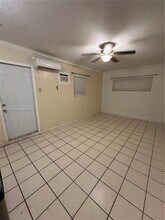 2446 Johnson St in Hollywood, FL - Building Photo - Building Photo