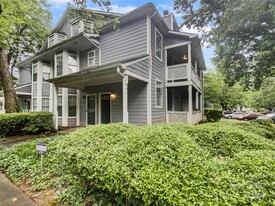 6003 Treetop Ct in Charlotte, NC - Building Photo