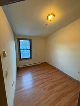 279 N Main St, Unit 7 in Winchester, CT - Building Photo - Building Photo