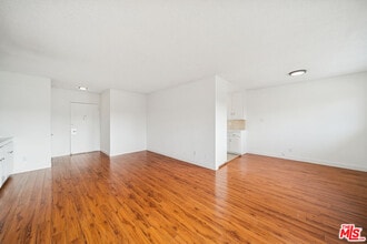 1050 S Wooster St in Los Angeles, CA - Building Photo - Building Photo