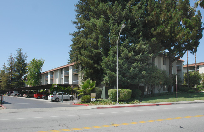 Mission West Apartments in Santa Clara, CA - Building Photo - Building Photo