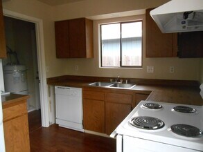 1733 Pleasant St in Redding, CA - Building Photo - Building Photo
