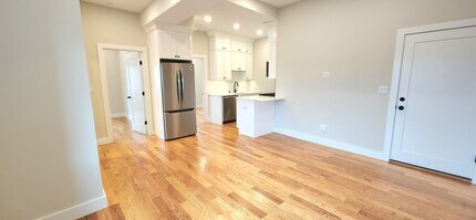 58 Lubec St, Unit #8 in Boston, MA - Foto de edificio - Building Photo