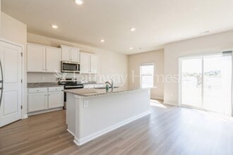 102 N Sina St in Troutman, NC - Building Photo - Building Photo