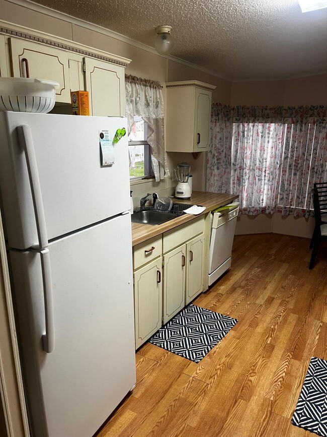 property at 10 SE Hermosa Ln