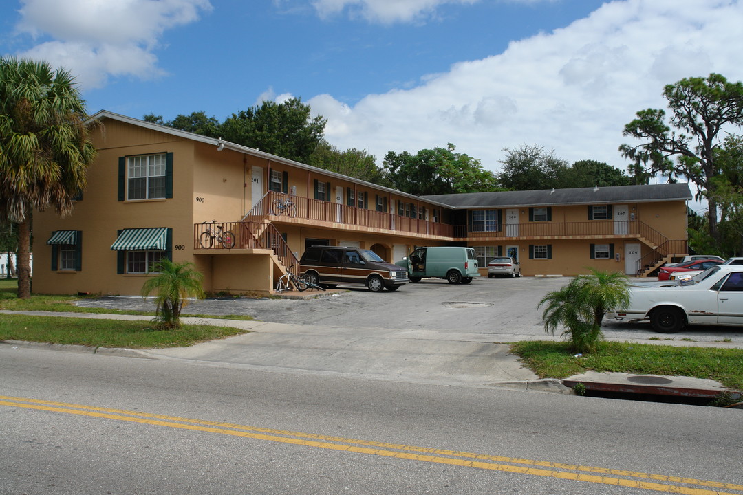 900 Orange Ave in Sarasota, FL - Building Photo