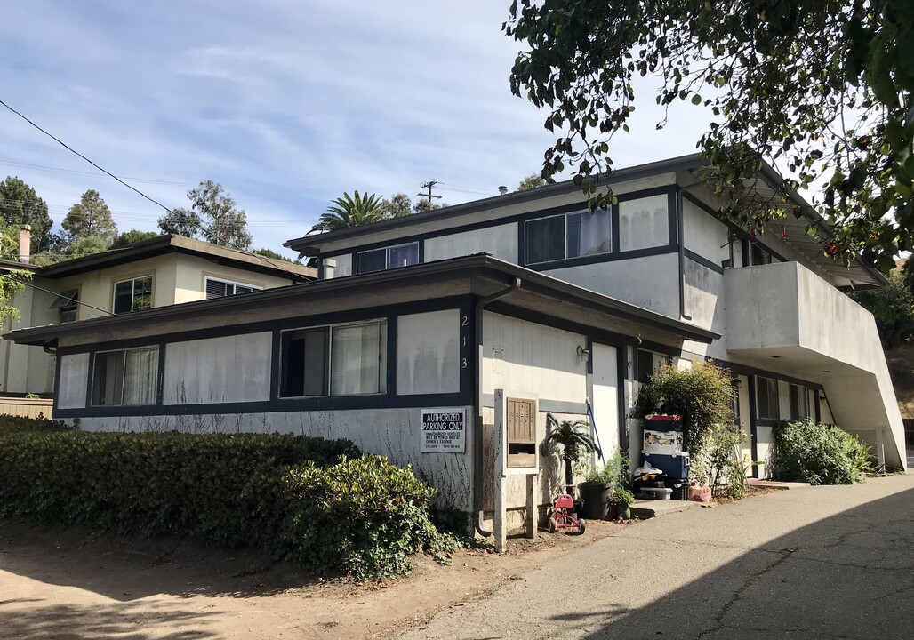 213 Ladera St in Santa Barbara, CA - Building Photo