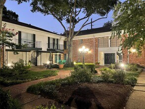 3400 Timmons Ln in Houston, TX - Building Photo - Building Photo