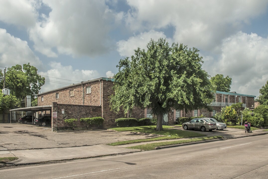 Beechnut Gardens in Houston, TX - Building Photo