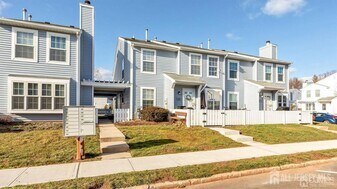 86 Almond Dr in Franklin Township, NJ - Building Photo