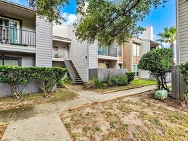 3220 69th St, Unit D7 in Galveston, TX - Building Photo