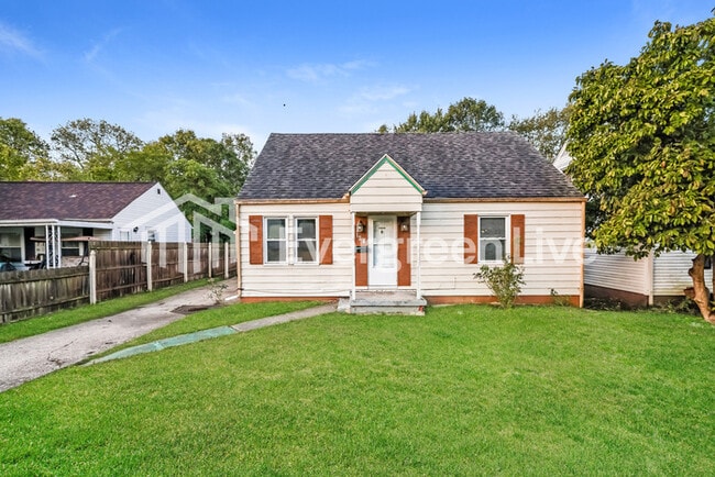 property at 124 E Lindberg Dr