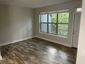 1935 NE 50th Way, Unit 1 in Hillsboro, OR - Foto de edificio - Building Photo