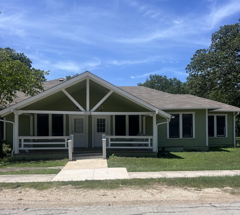 3100 Ranch to Market Rd 1869 in Liberty Hill, TX - Building Photo