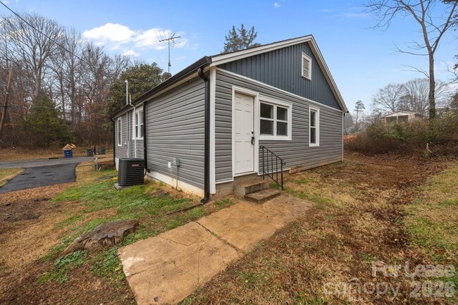 713 2nd St Pl SW in Conover, NC - Building Photo - Building Photo