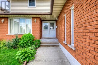 55 Milano Ct in Hamilton, ON - Building Photo - Building Photo