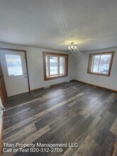 1371 Inverness Ln in Neenah, WI - Building Photo - Building Photo