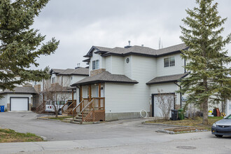 Jumping Pound Townhouse in Cochrane, AB - Building Photo - Building Photo