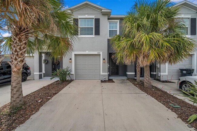 property at 3828 Vignoble Ln