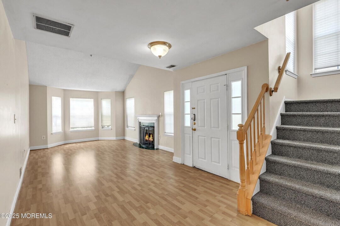 2106 Grassy Hollow Dr in Toms River, NJ - Building Photo