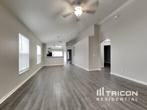 7520 Oxford Garden Cir in Apollo Beach, FL - Building Photo - Building Photo