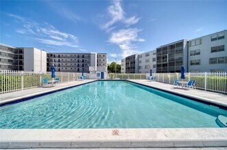 14150 SW 84th St in Miami, FL - Foto de edificio - Building Photo