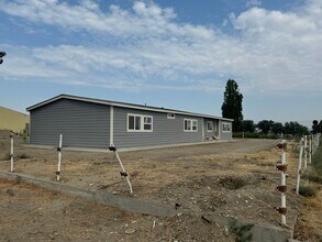 270 S Outlook Rd in Outlook, WA - Building Photo - Building Photo