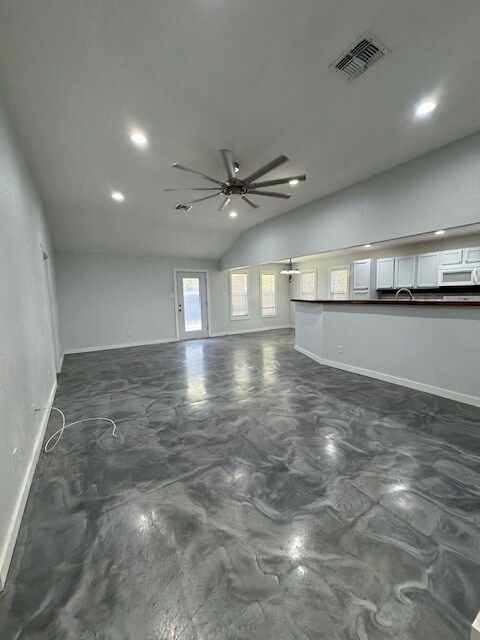 104 Mallard Dr in Aransas Pass, TX - Foto de edificio - Building Photo