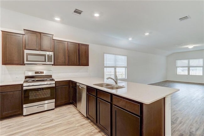 5808 San Savino Dr in Round Rock, TX - Foto de edificio - Building Photo