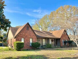 2065 Goldbrier Ln in Memphis, TN - Building Photo