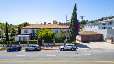 2105 N Vermont Ave in Los Angeles, CA - Building Photo - Building Photo