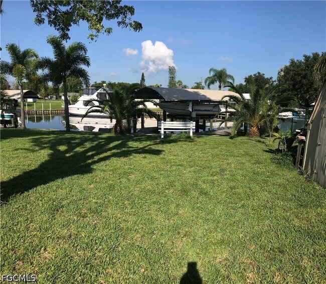 2143 W Tobago Cir in Ft. Myers, FL - Building Photo - Building Photo
