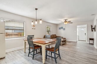 1110 32nd St S, Unit 4 in St. Petersburg, FL - Building Photo - Building Photo