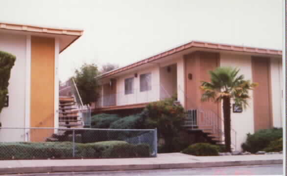 Lincoln Manor in Millbrae, CA - Building Photo - Building Photo