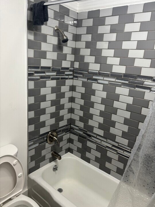 84 Western Ave, Unit 1 in Augusta, ME - Building Photo