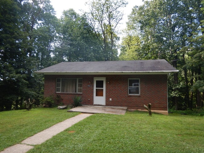 property at 1951 Howard's Creek Rd